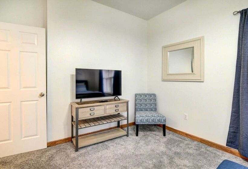 Secluded Branson Escape W/ Pool & Game Room!