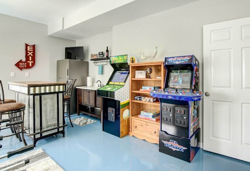 Secluded Branson Escape W/ Pool & Game Room!