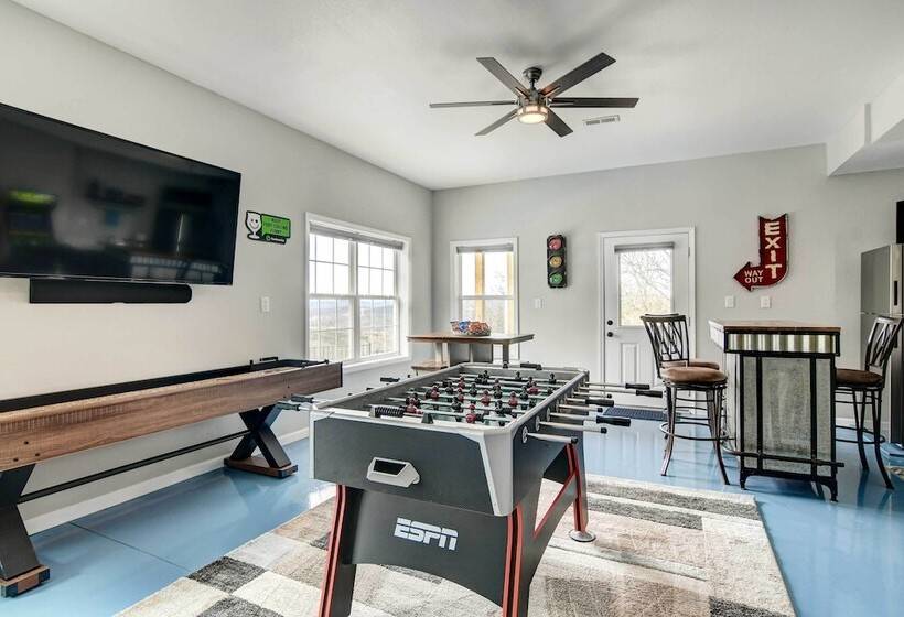 Secluded Branson Escape W/ Pool & Game Room!