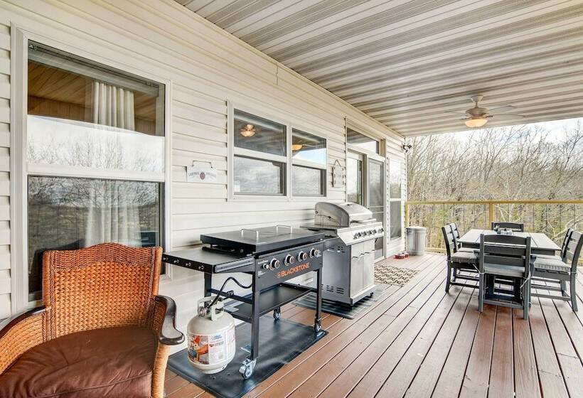 Secluded Branson Escape W/ Pool & Game Room!