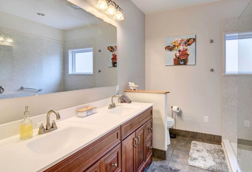 Secluded Branson Escape W/ Pool & Game Room!