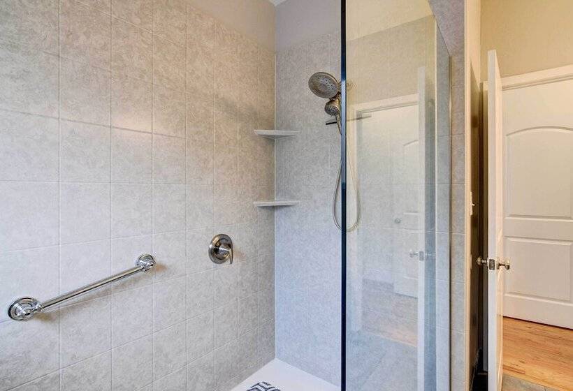 Secluded Branson Escape W/ Pool & Game Room!