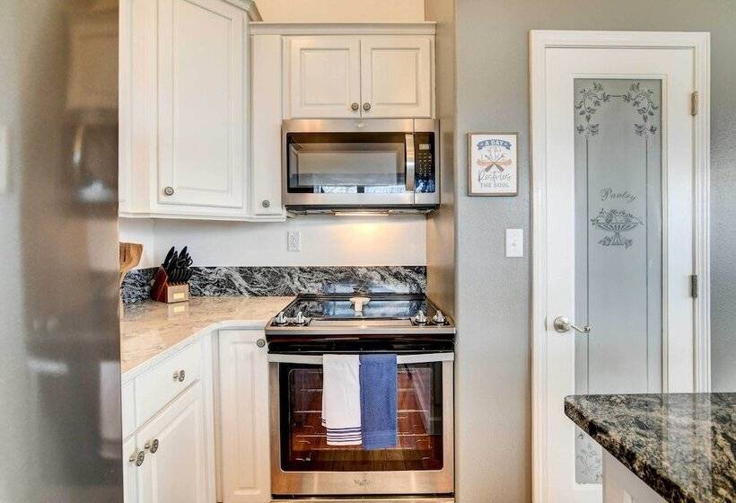 Secluded Branson Escape W/ Pool & Game Room!