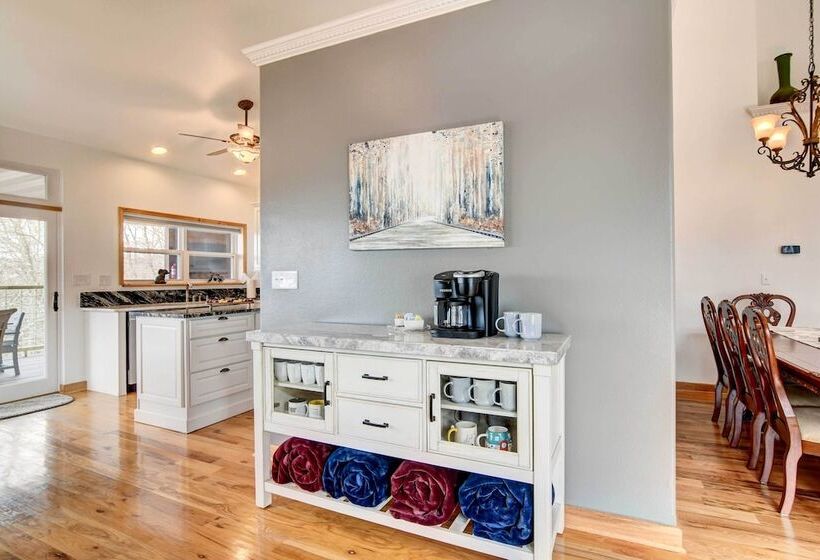 Secluded Branson Escape W/ Pool & Game Room!