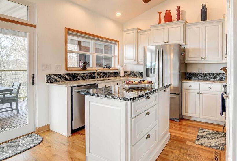 Secluded Branson Escape W/ Pool & Game Room!