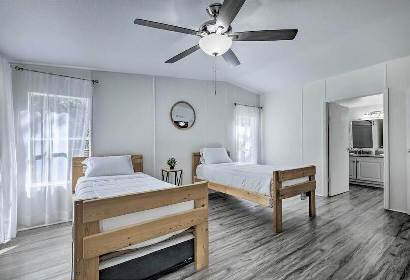 Valrico Retreat W/ Fire Pit ~ 18 Mi To Tampa!