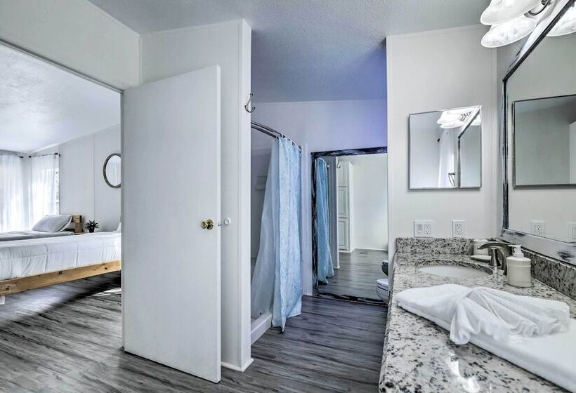 Valrico Retreat W/ Fire Pit ~ 18 Mi To Tampa!