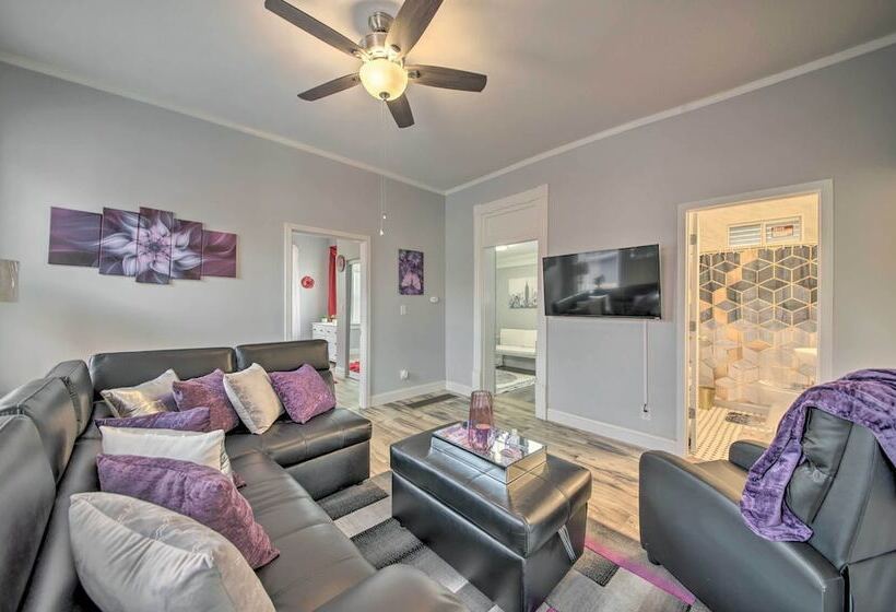 9 Mi To Dtwn: Vibrant St Louis Home!