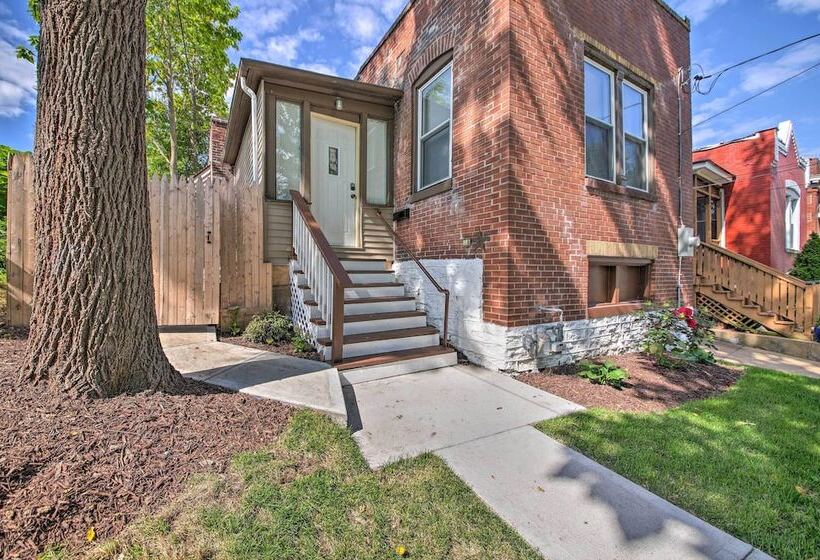 9 Mi To Dtwn: Vibrant St Louis Home!
