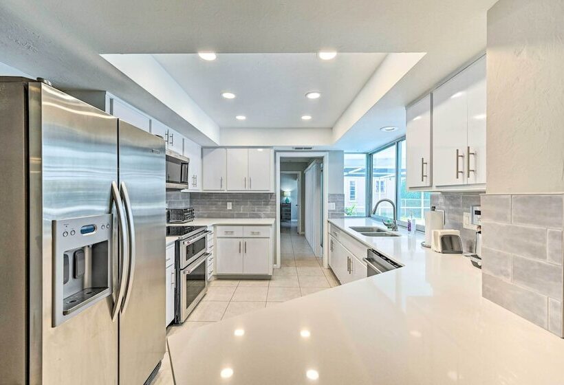 Waterfront Cape Coral Retreat With Boat Access!