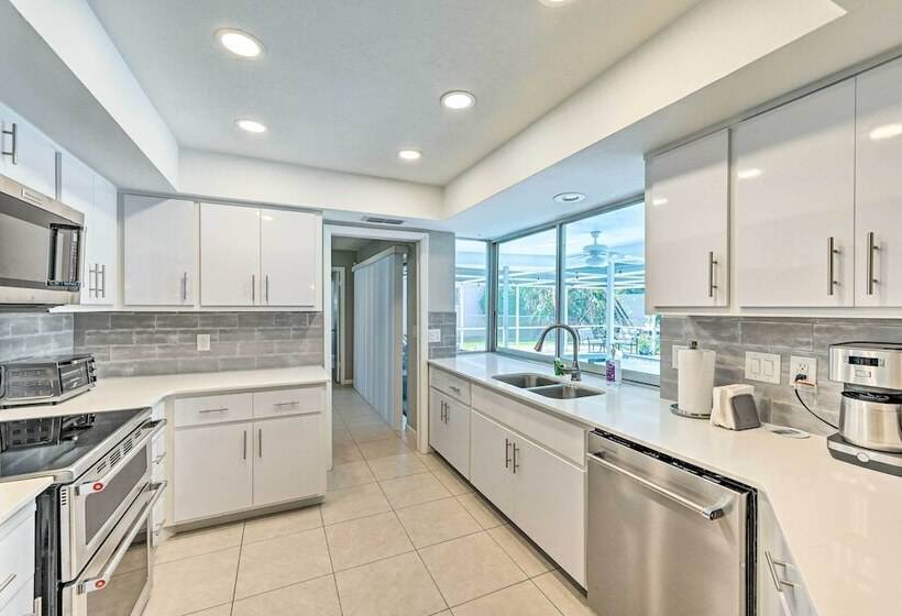 Waterfront Cape Coral Retreat With Boat Access!