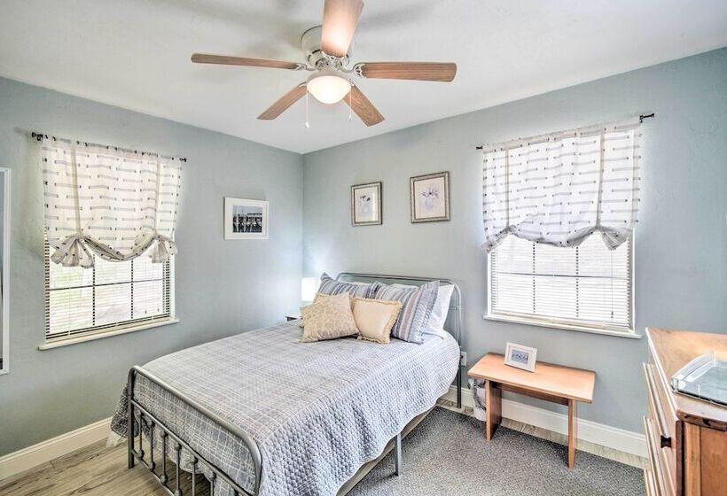 Waterfront Hawthorne Hideaway With Fire Pit!