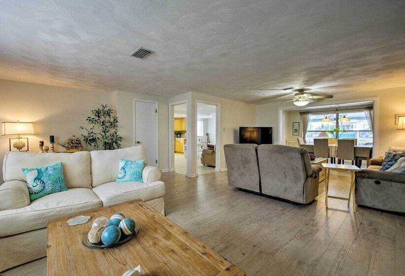 Waterfront Hernando Beach Home W/ Dock+kayaks