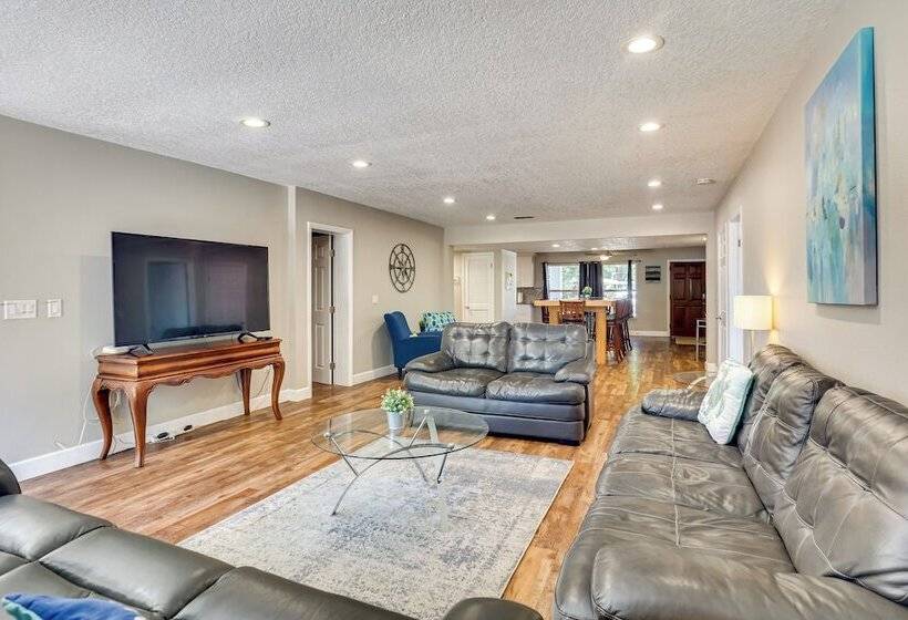 Waterfront Gem W/ Pool, Dock & Lanai In Tampa!