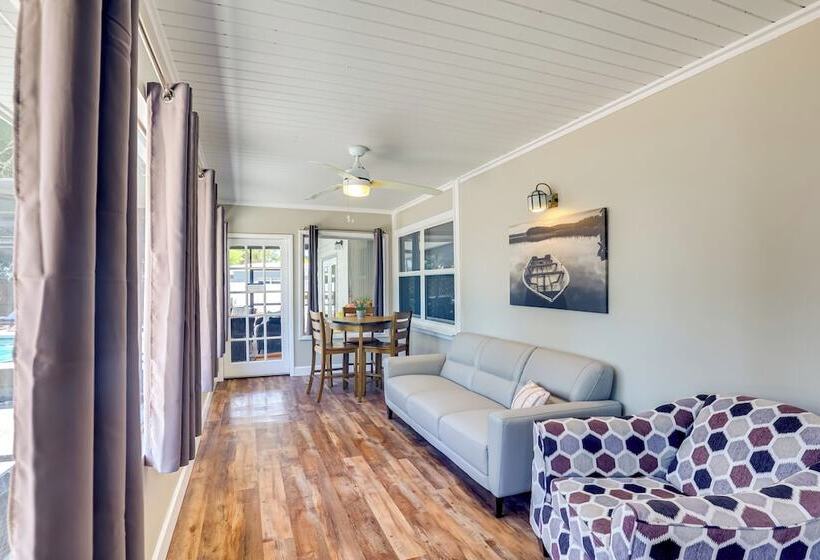 Waterfront Gem W/ Pool, Dock & Lanai In Tampa!