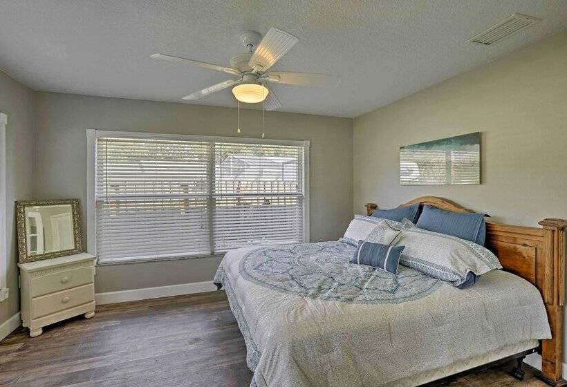 Waterfront Gem W/ Pool, Dock & Lanai In Tampa!