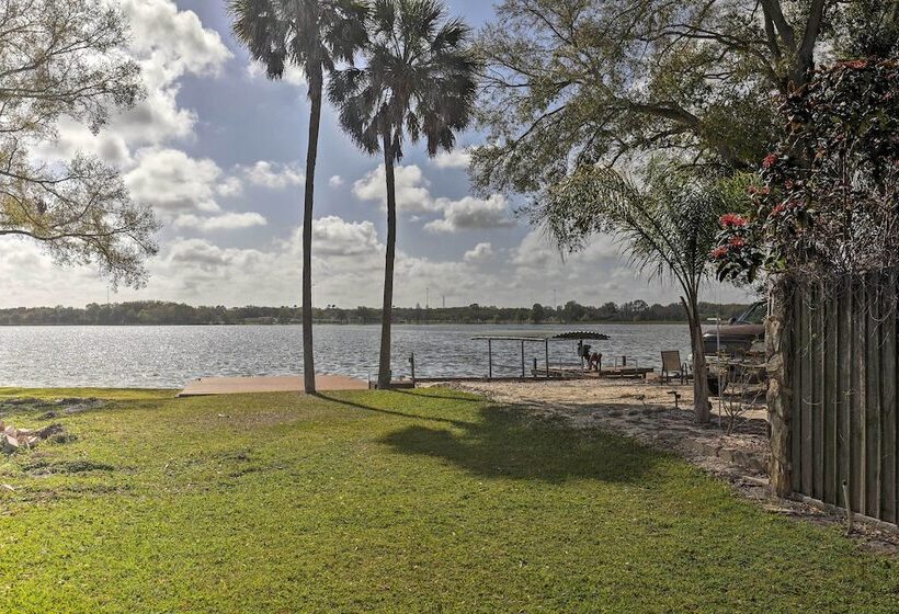 Waterfront Gem W/ Pool, Dock & Lanai In Tampa!