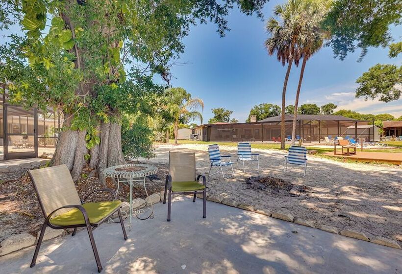 Waterfront Gem W/ Pool, Dock & Lanai In Tampa!