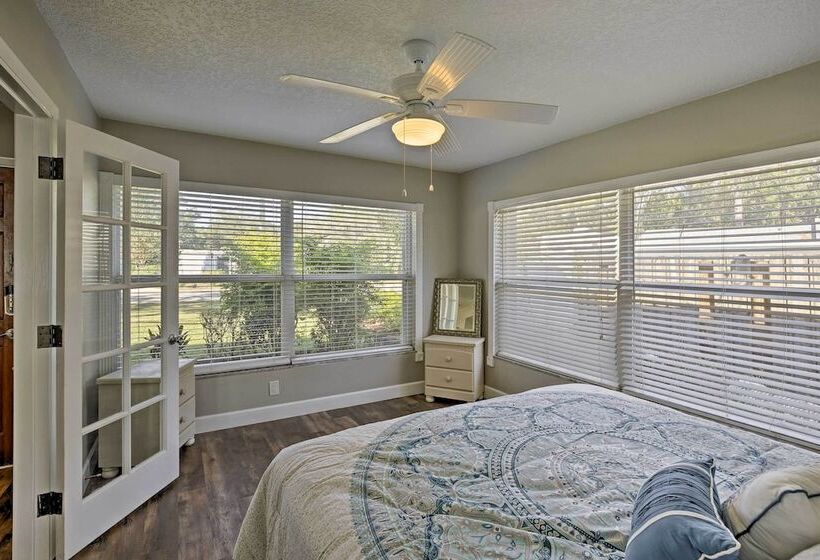 Waterfront Gem W/ Pool, Dock & Lanai In Tampa!