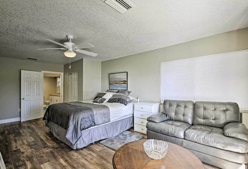 Waterfront Gem W/ Pool, Dock & Lanai In Tampa!