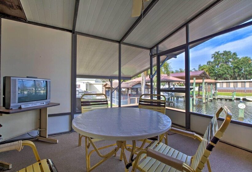Waterfront Homosassa Home W/ Private Dock & Deck!