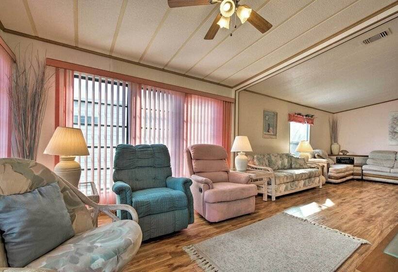 Waterfront Homosassa Home W/ Private Dock & Deck!