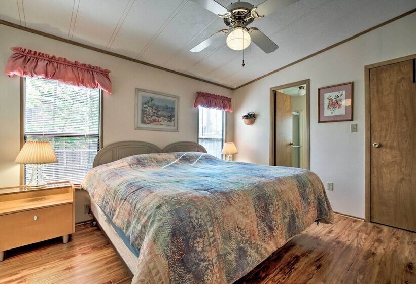 Waterfront Homosassa Home W/ Private Dock & Deck!