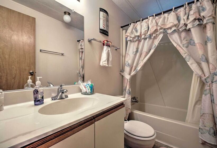 Waterfront Homosassa Home W/ Private Dock & Deck!