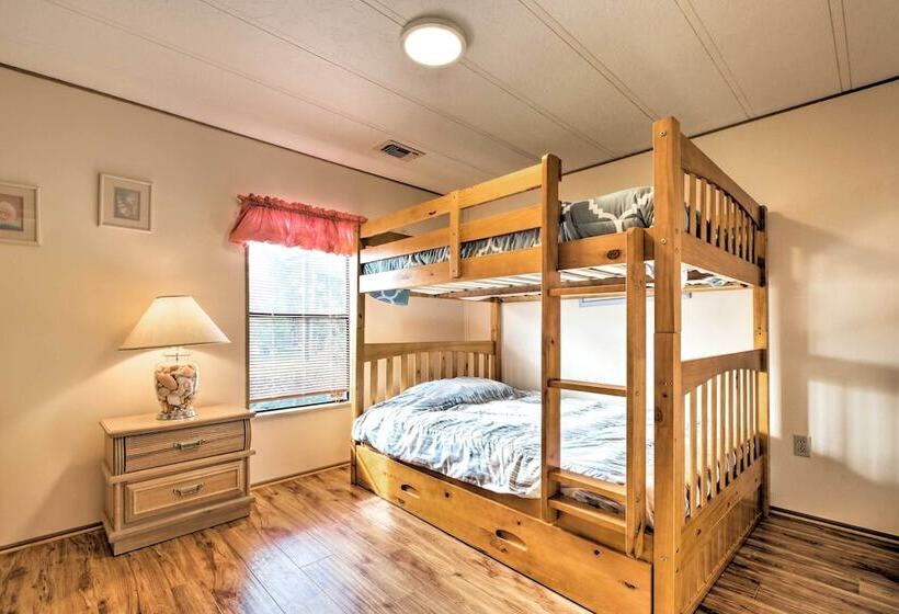 Waterfront Homosassa Home W/ Private Dock & Deck!