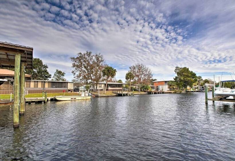 Waterfront Homosassa Home W/ Private Dock & Deck!