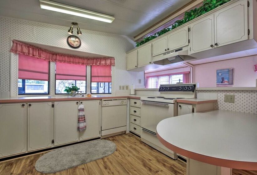 Waterfront Homosassa Home W/ Private Dock & Deck!