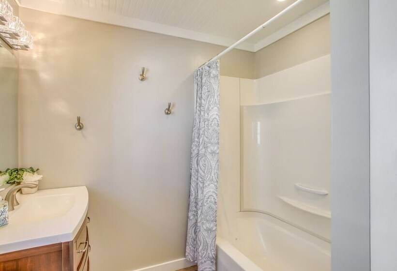 Waterfront Home W/ Deck In North Myrtle Beach!