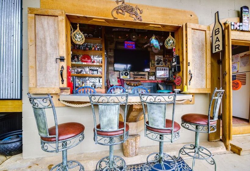 Waterfront Ozarks Home W/ Hot Tub, Bar & Dock