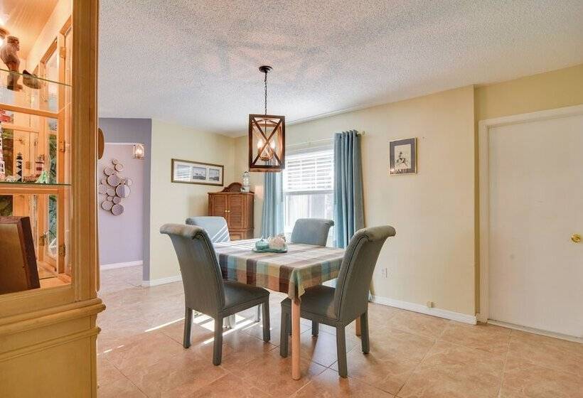 Waterfront Port Richey Home W/ Hot Tub & Dock!