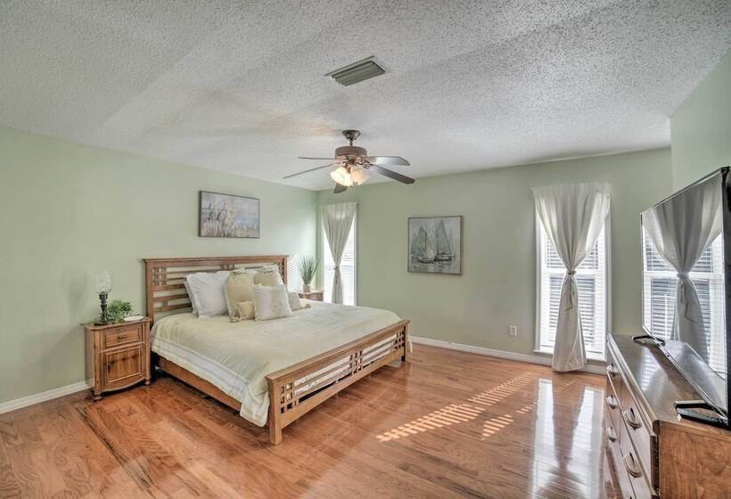 Waterfront Tampa Oasis W/ Outdoor Bar & Grill