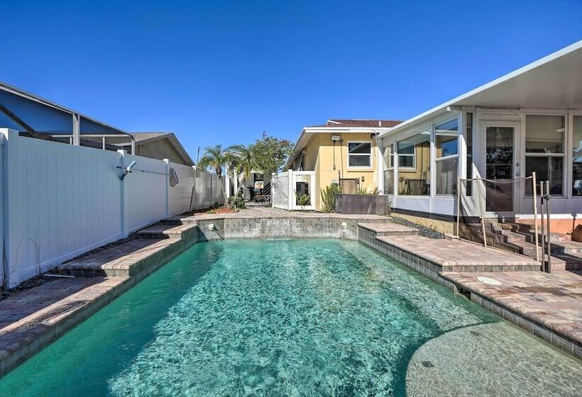 Waterfront Tampa Oasis W/ Outdoor Bar & Grill