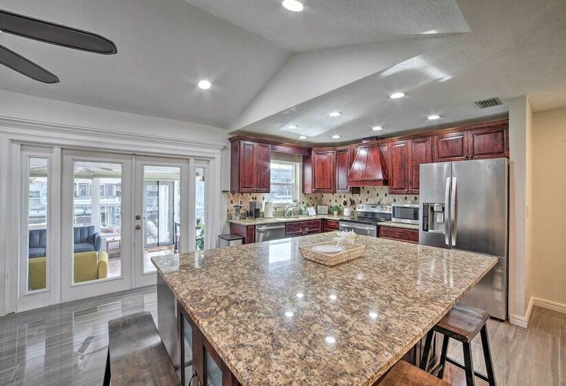 Waterfront Tampa Oasis W/ Outdoor Bar & Grill