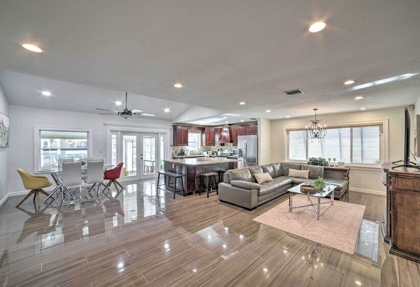 Waterfront Tampa Oasis W/ Outdoor Bar & Grill