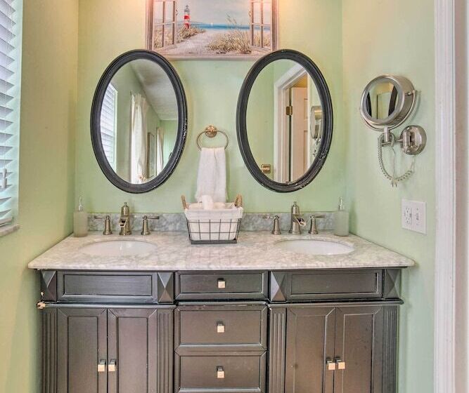 Waterfront Tampa Oasis W/ Outdoor Bar & Grill