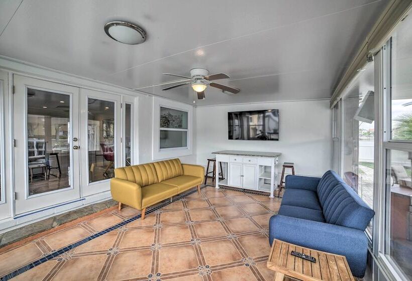 Waterfront Tampa Oasis W/ Outdoor Bar & Grill