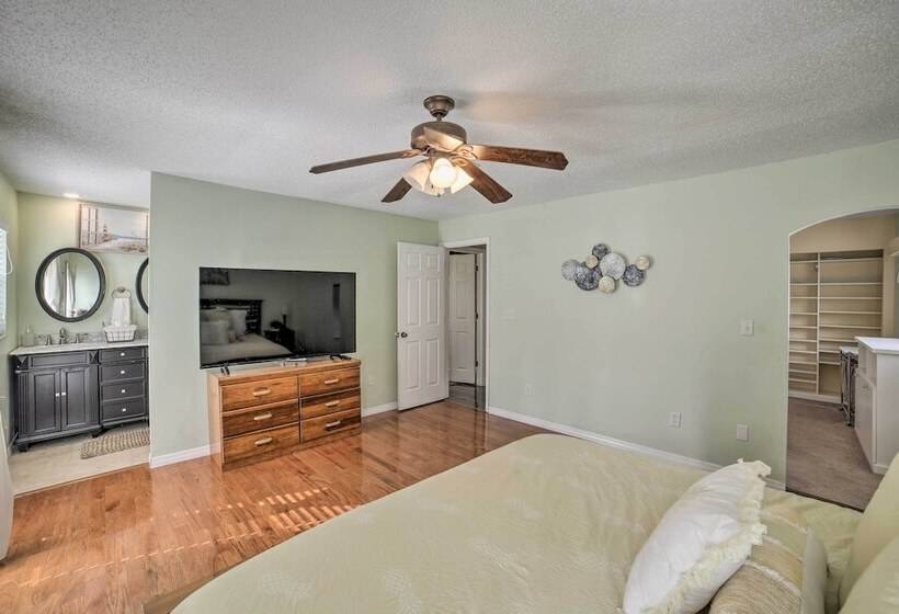 Waterfront Tampa Oasis W/ Outdoor Bar & Grill