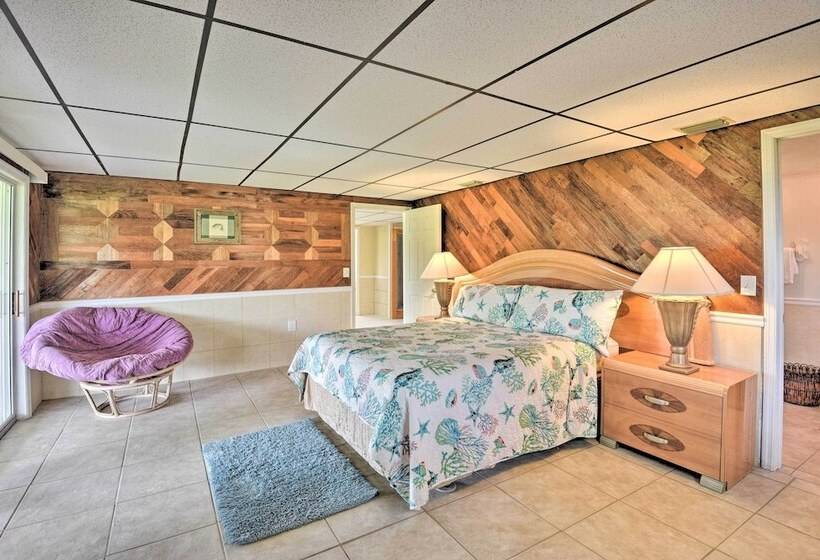 Waterfront Welaka Escape W/ Private Docks!