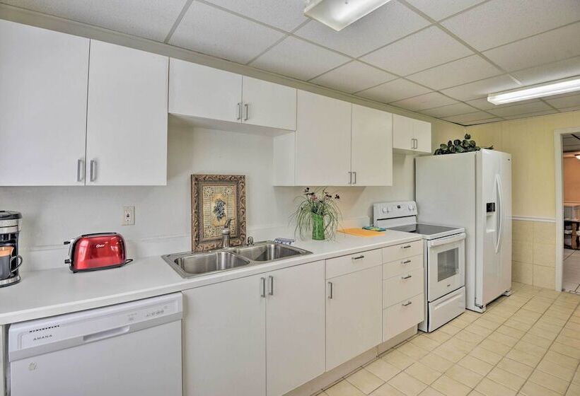 Waterfront Welaka Escape W/ Private Docks!