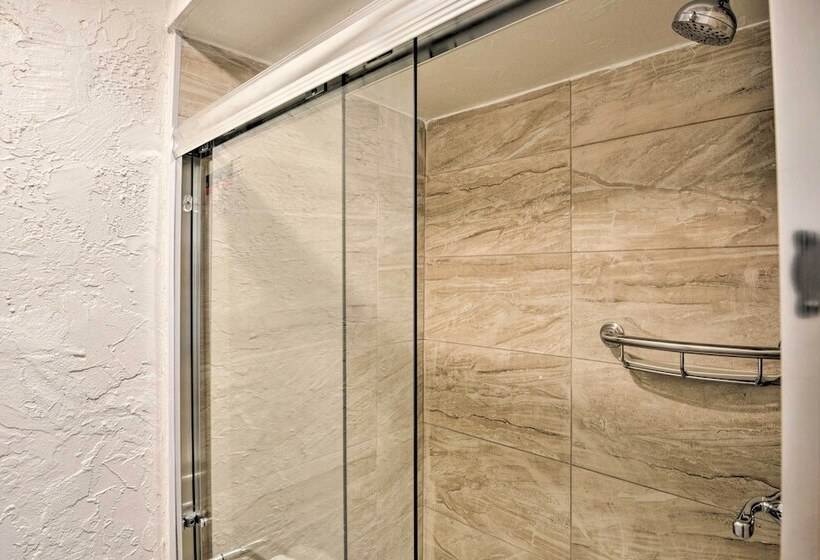 Waterfront Welaka Escape W/ Private Docks!