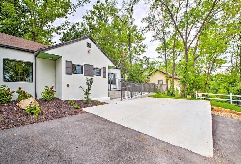 Welcoming Downtown Branson Cottage W/ Pool Access!