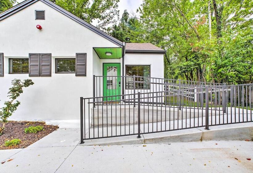 Welcoming Downtown Branson Cottage W/ Pool Access!