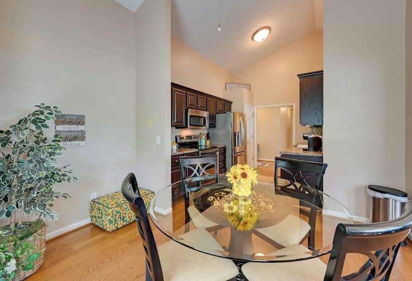 Family Home W/ Pool ~ 11 Mi To Greensboro