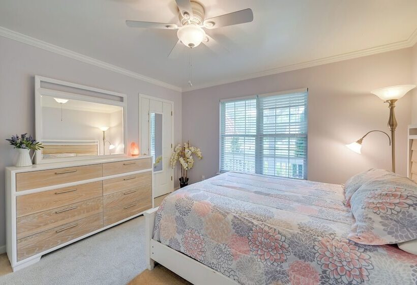 Family Home W/ Pool ~ 11 Mi To Greensboro