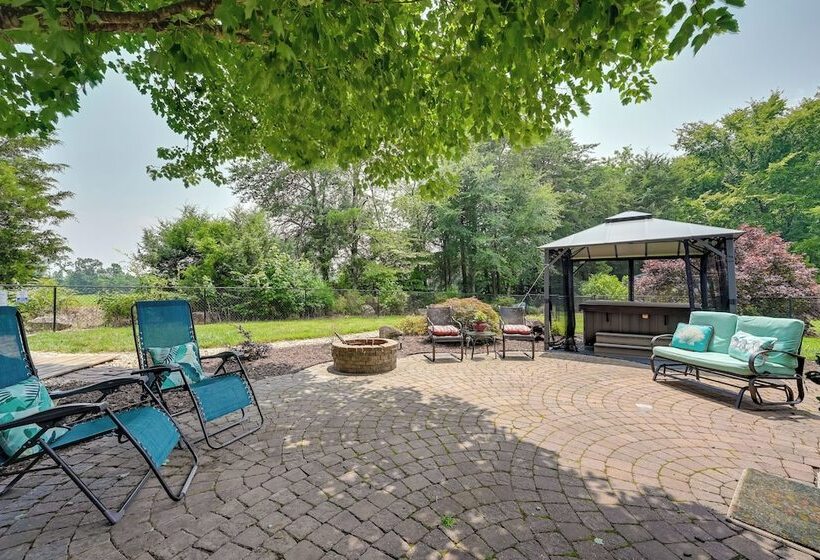 Family Home W/ Pool ~ 11 Mi To Greensboro