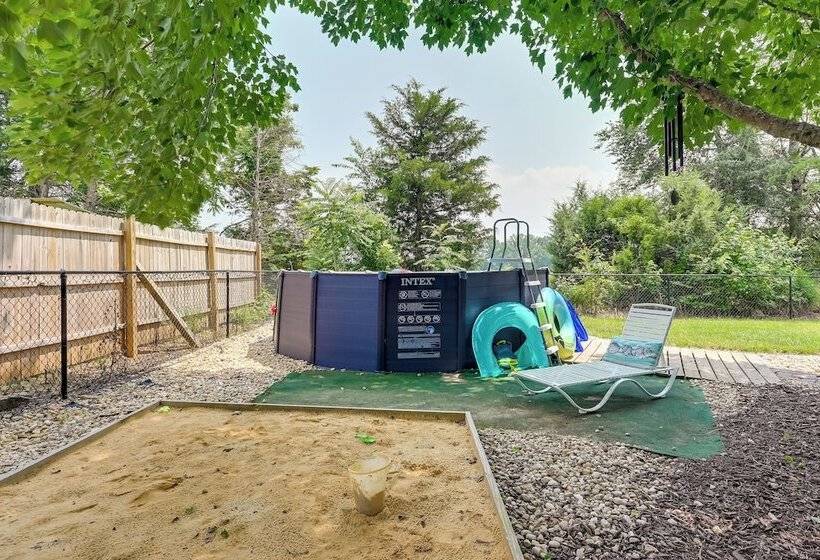 Family Home W/ Pool ~ 11 Mi To Greensboro